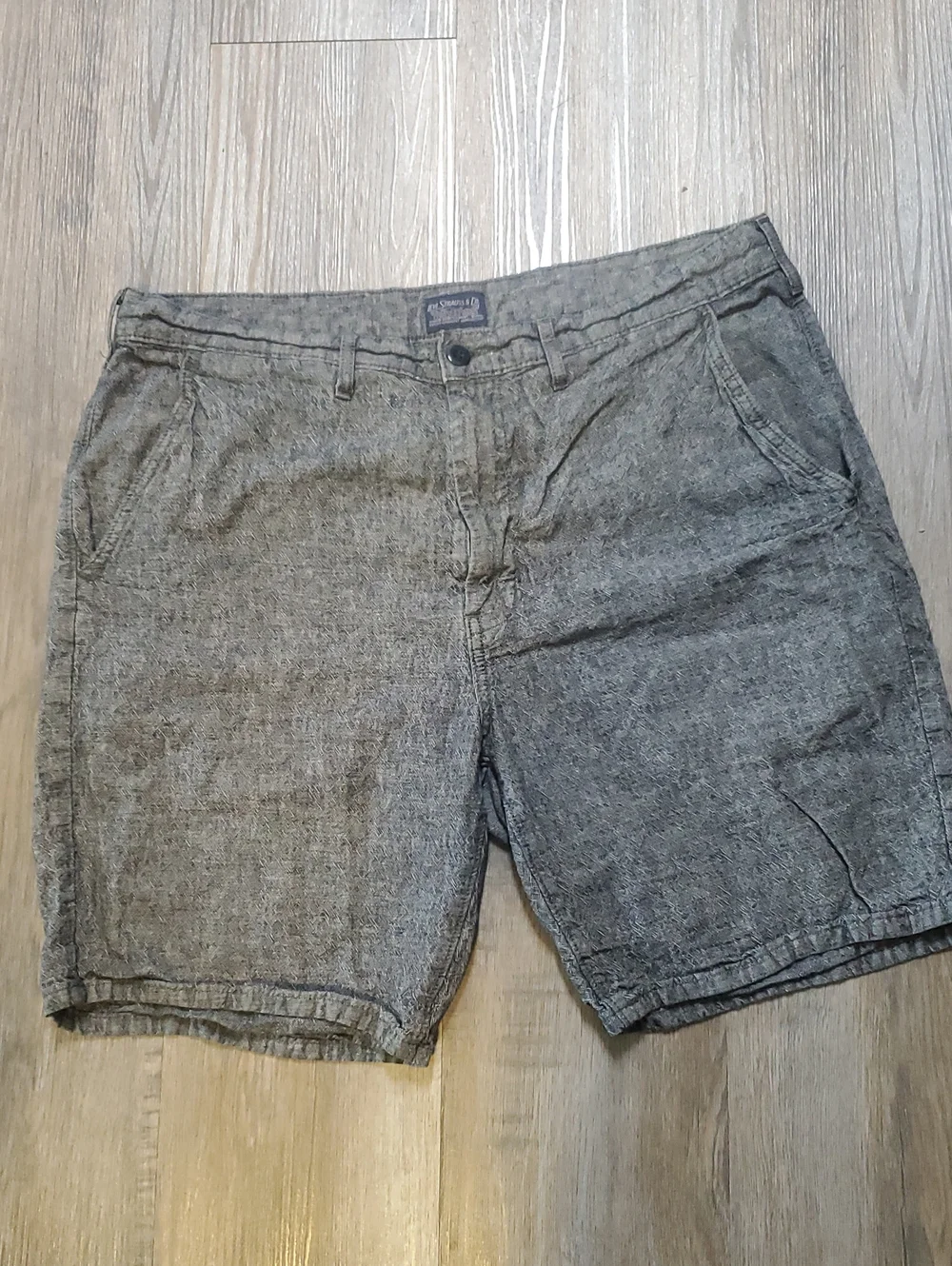 Levi's Men's Gray Flat-Front Casual Shorts